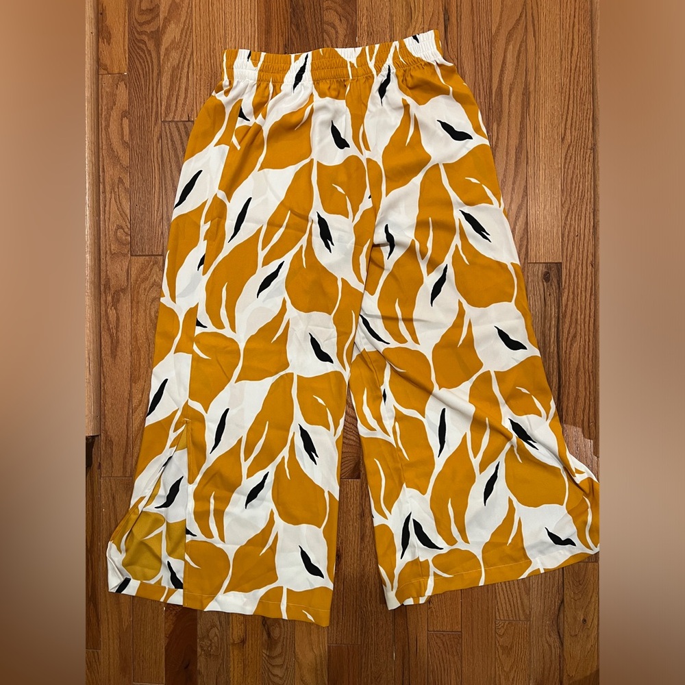 Graphic polyester wide leg crop pants